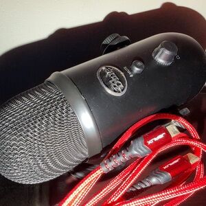 Blue Yeti Black USB Condenser Microphone with Red USB Cable